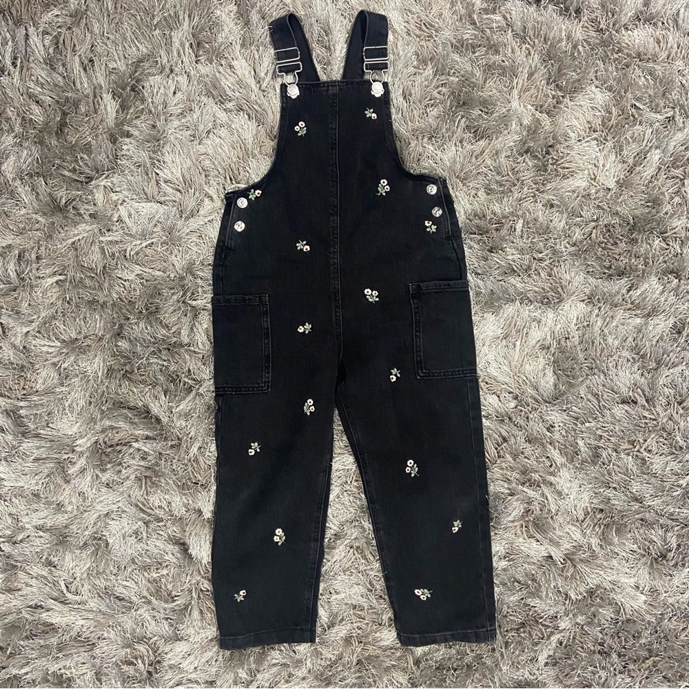 Zara kids black denim floral embroidery detailing jumper. Size 4-5 yrs. Used.